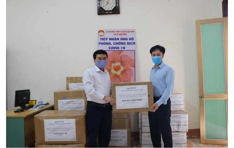 Thép Hòa Phát Hải Dương trao tặng trang thiết bị y tế cho thị xã Kinh Môn phòng chống dịch covid-19